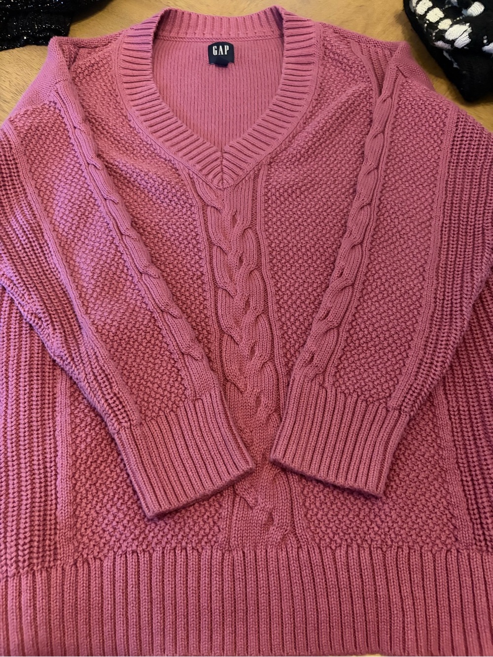 GAP Women's Rose Mauve Cable-Knit V-Neck Sweater